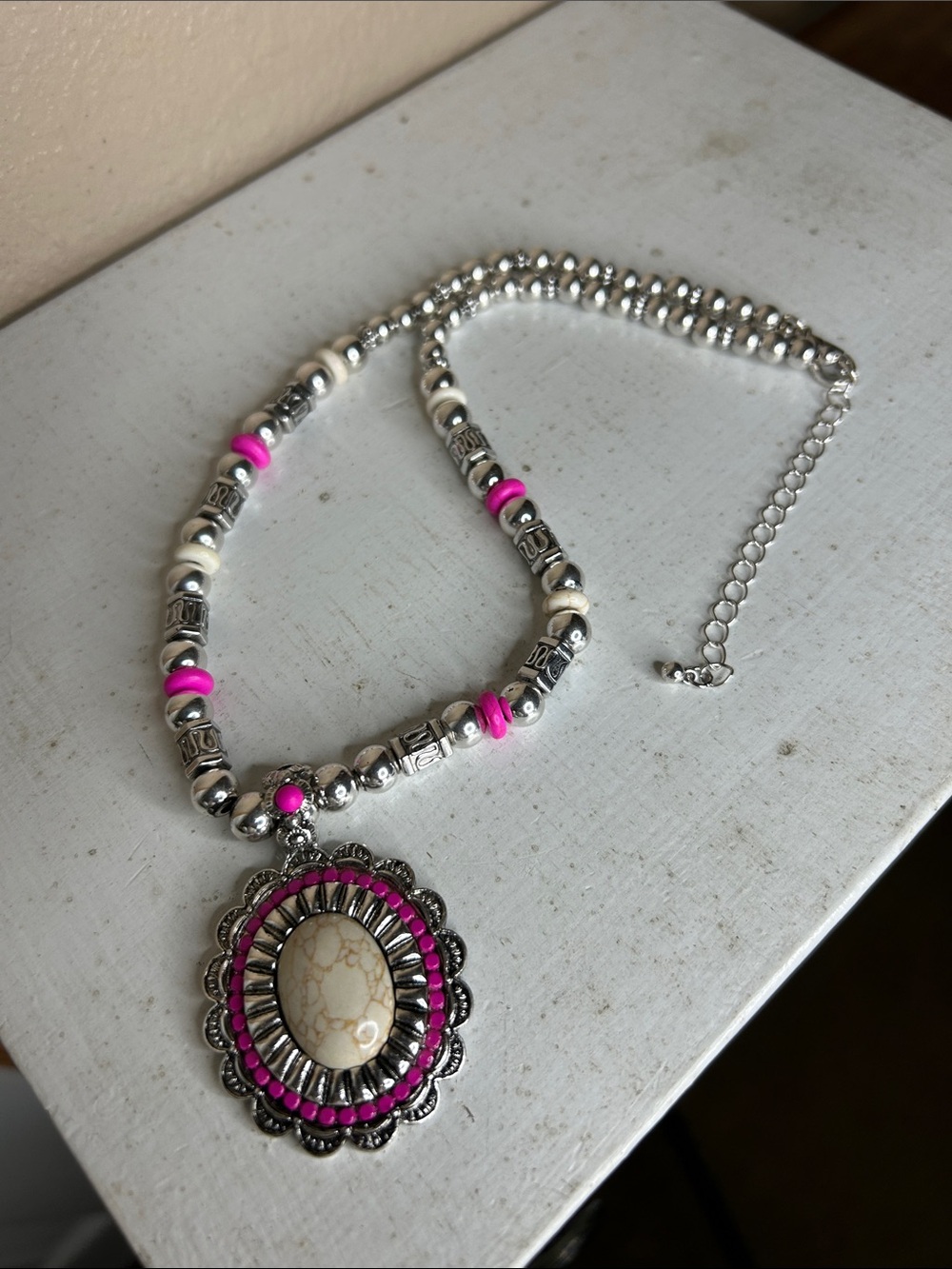 WESTERN Beaded Silvertone Necklace with Oval Pendant and Pink Accents - Picture 2 of 2